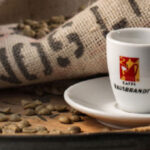 aromatico-roesterportrait-hausbrandt-kachel-gross-1